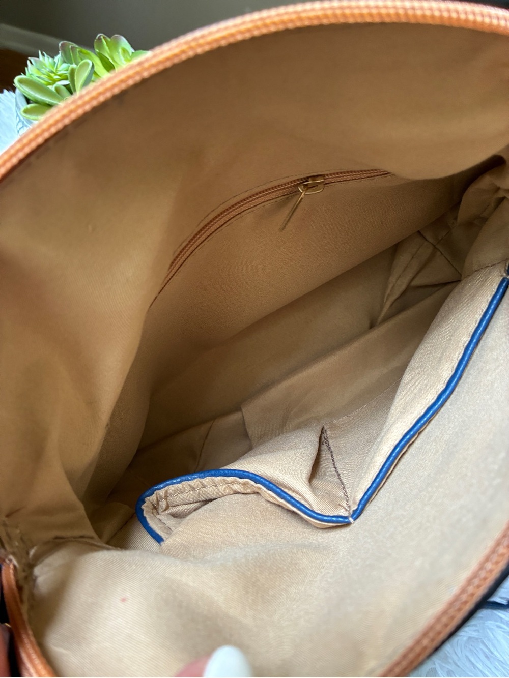 Natural Cork Tassel Crossbody Bag with Zip Pocket 💙 - Picture 6 of 9
